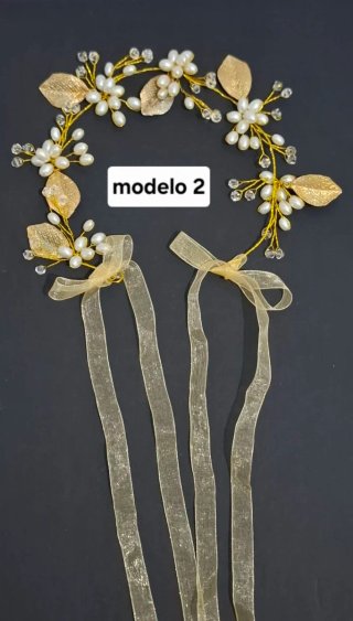 Diadema y corona de fiesta dorada y blanca
