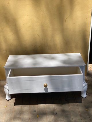 Mueble provenzal blanco con cajón