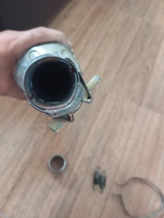 Tubo de escape moto negro y plata