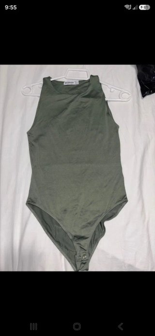 Body Stradivarius Verde Oliva Talla XS