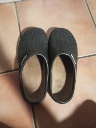 Zuecos negros confort