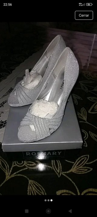 Zapatos de tacón plateados nuevo sin estrenar
