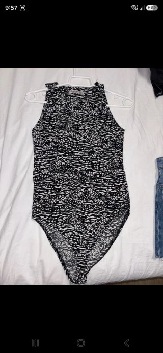Top Stradivarius Animal Print Talla S