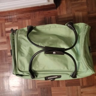 Maleta con ruedas verde