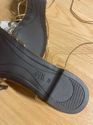 Sandalias Zara doradas atadas
