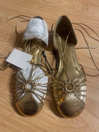 Sandalias Zara doradas atadas