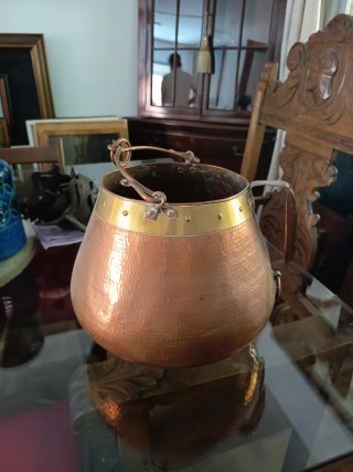 Teléfono antiguo y taza Teachers