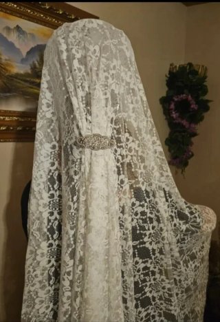 Mantilla Madrina/Manola Beige 240x120cm con Broche