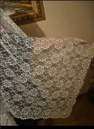 Mantilla Madrina/Manola Beige 240x120cm con Broche