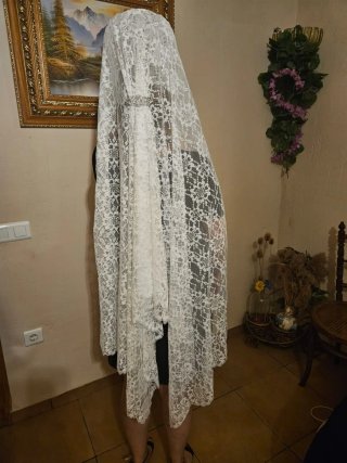 Mantilla Madrina/Manola Beige 240x120cm con Broche