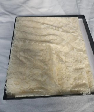 Mantilla Madrina/Manola Beige 240x120cm con Broche