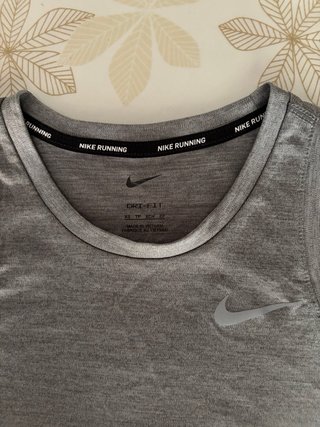 Camiseta deportiva Nike Running Mujer Gris
