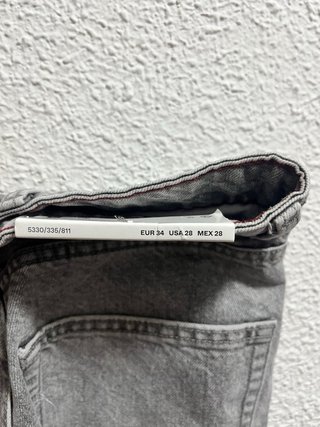 Pantalones vaqueros grises