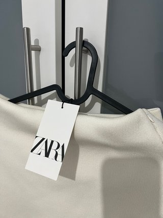 Conjunto Chaleco y Falda Zara Beige Nuevo