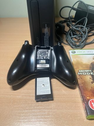 Xbox 360 Slim Negra + Juegos y Mando