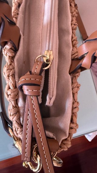 Cesta de rafia Parfois con detalle de conchas