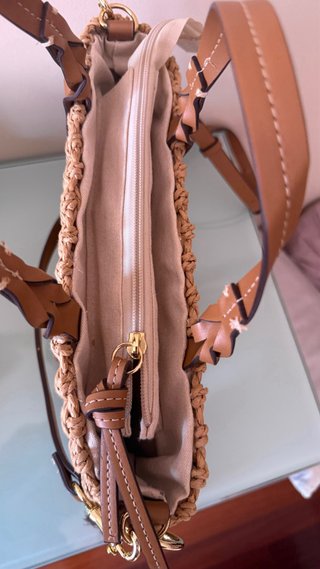 Cesta de rafia Parfois con detalle de conchas