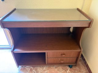Mesa TV madera miel con cristal y cajones