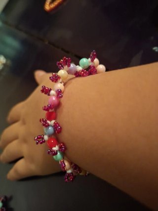 Pulseras de cuentas multicolores