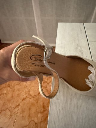 Espardeñas de ante beige cuña 10 cm.