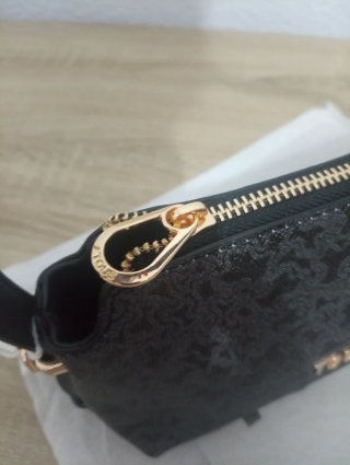 Bolso Tous pequeño negro y dorado