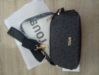 Bolso Tous pequeño negro y dorado