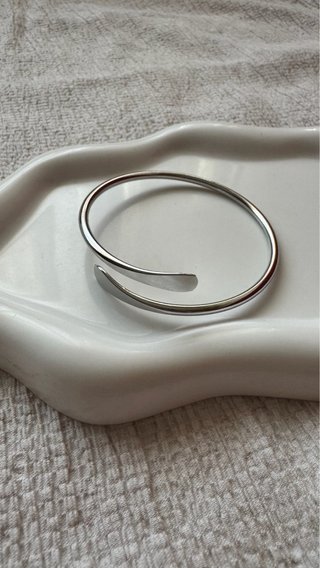 Bracciale rigido aperto minimal argento