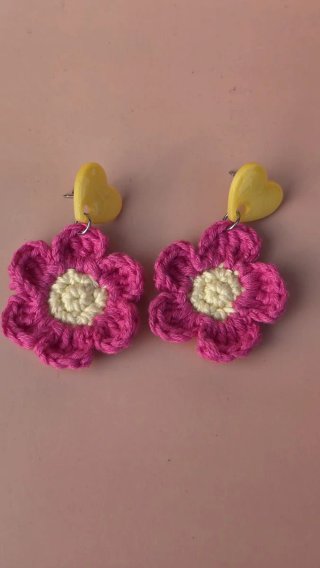 Pendientes Crochet Flor Rosa y Corazón Amarillo