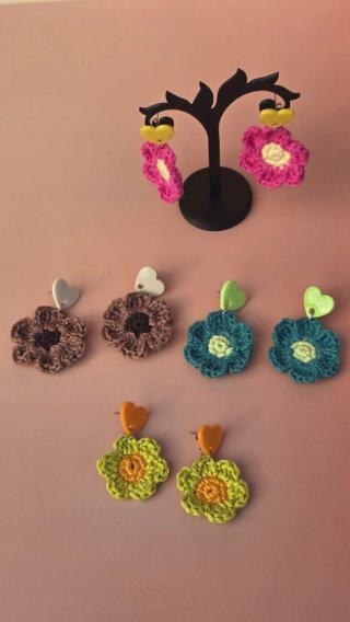 Pendientes Crochet Flor Rosa y Corazón Amarillo