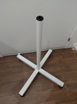Soporte con ruedas para lupa