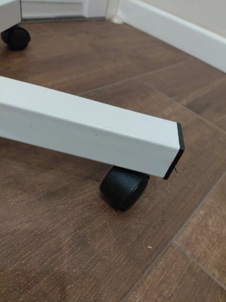 Soporte con ruedas para lupa
