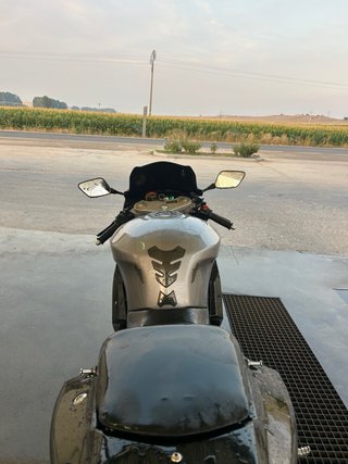 Hyosung GT125R