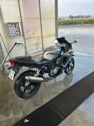 Hyosung GT125R