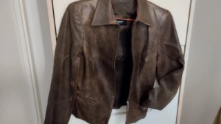 Chaquetas de cuero marrón y beige