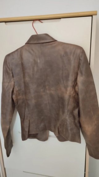 Chaquetas de cuero marrón y beige