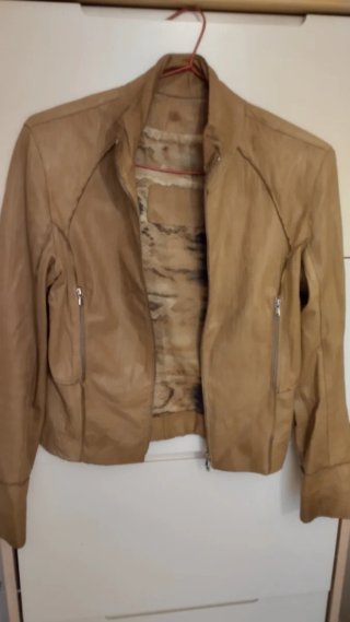 Chaquetas de cuero marrón y beige