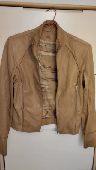 Chaquetas de cuero marrón y beige