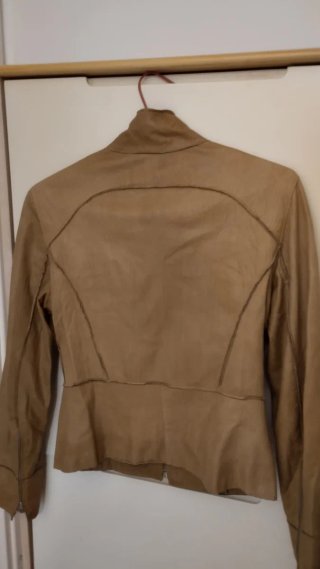 Chaquetas de cuero marrón y beige
