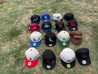Gorras New Era Negras y Blancas Negociables