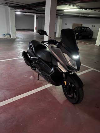 Wottan Storm 125 Maxi-scooter Negra