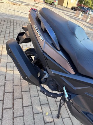 Wottan Storm 125 Maxi-scooter Negra