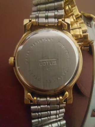 Reloj Lotus Dorado con Brazalete
