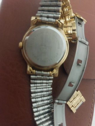 Reloj Lotus Dorado con Brazalete