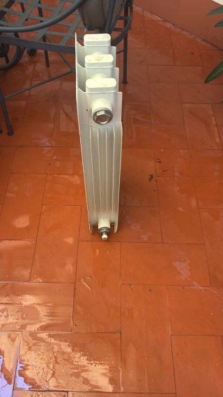 Radiador de agua blanco