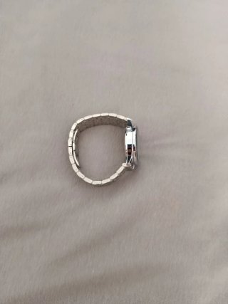 Reloj de pulsera plateado