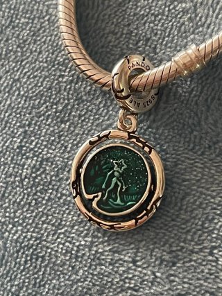 Charm Mundo Reves Stranger Things