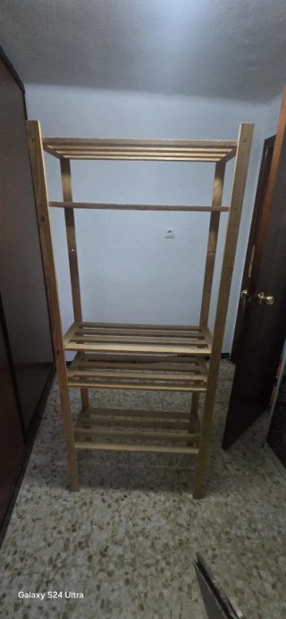 Estantería de madera