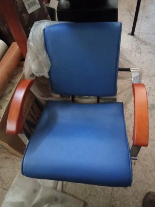 Lavabo peluquería con silla azul