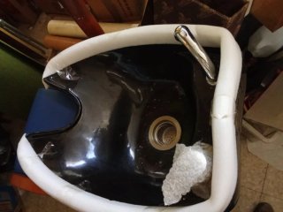 Lavabo peluquería con silla azul