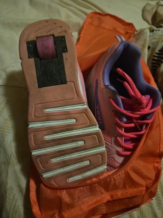 Zapatillas con ruedas WOHS rosas y moradas 38